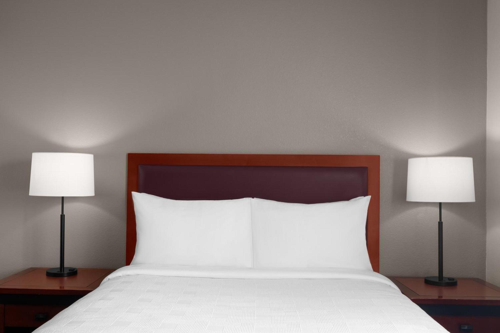 Larkspur Landing Extended 3* Sunnyvale