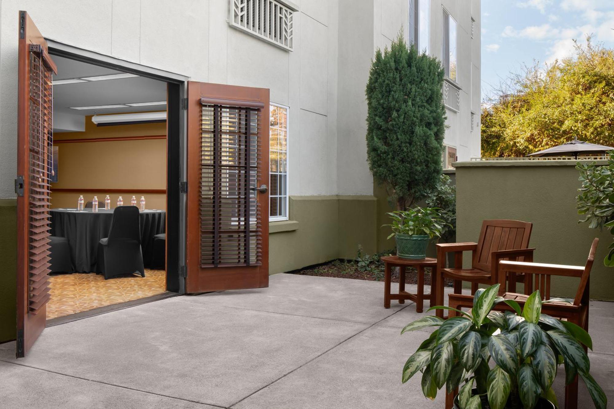 Larkspur Landing Extended Hotel
